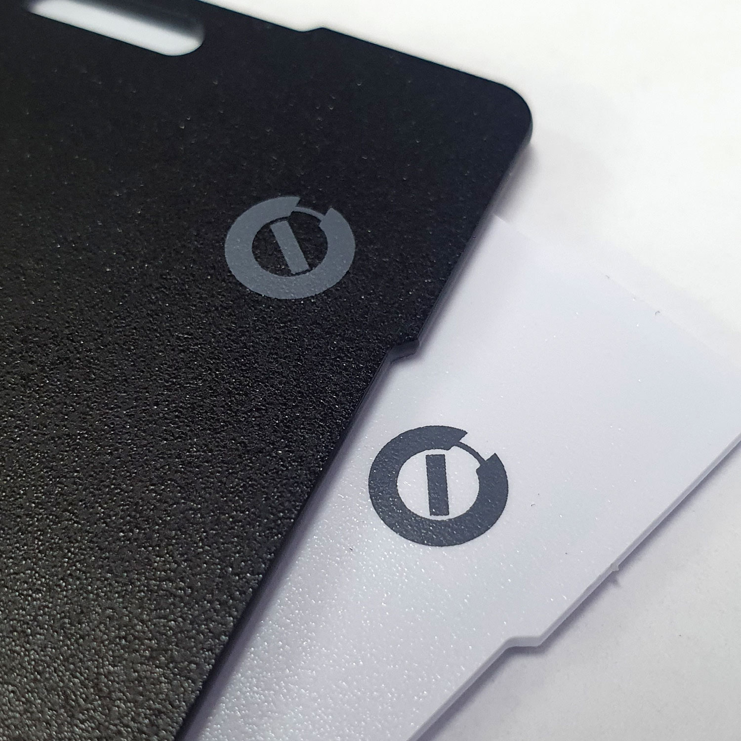 Carbon Bluetooth Tracker